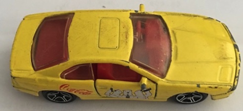 01061-1 € 3,00 coca cola auto geel afb beer ( 1x beschadigd zoals foto 1x onbeschadigd).jpeg